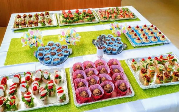 Snacks im Europa-Café